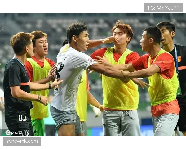 非体育行为如何影响足球判罚？规则界定与裁判应对解析