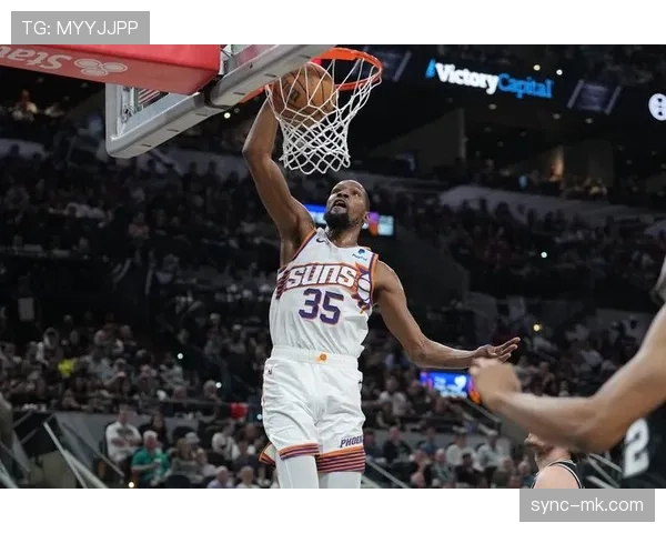 尼克·科里森无球掩护提升篮板优势显著拉开球队内线差距